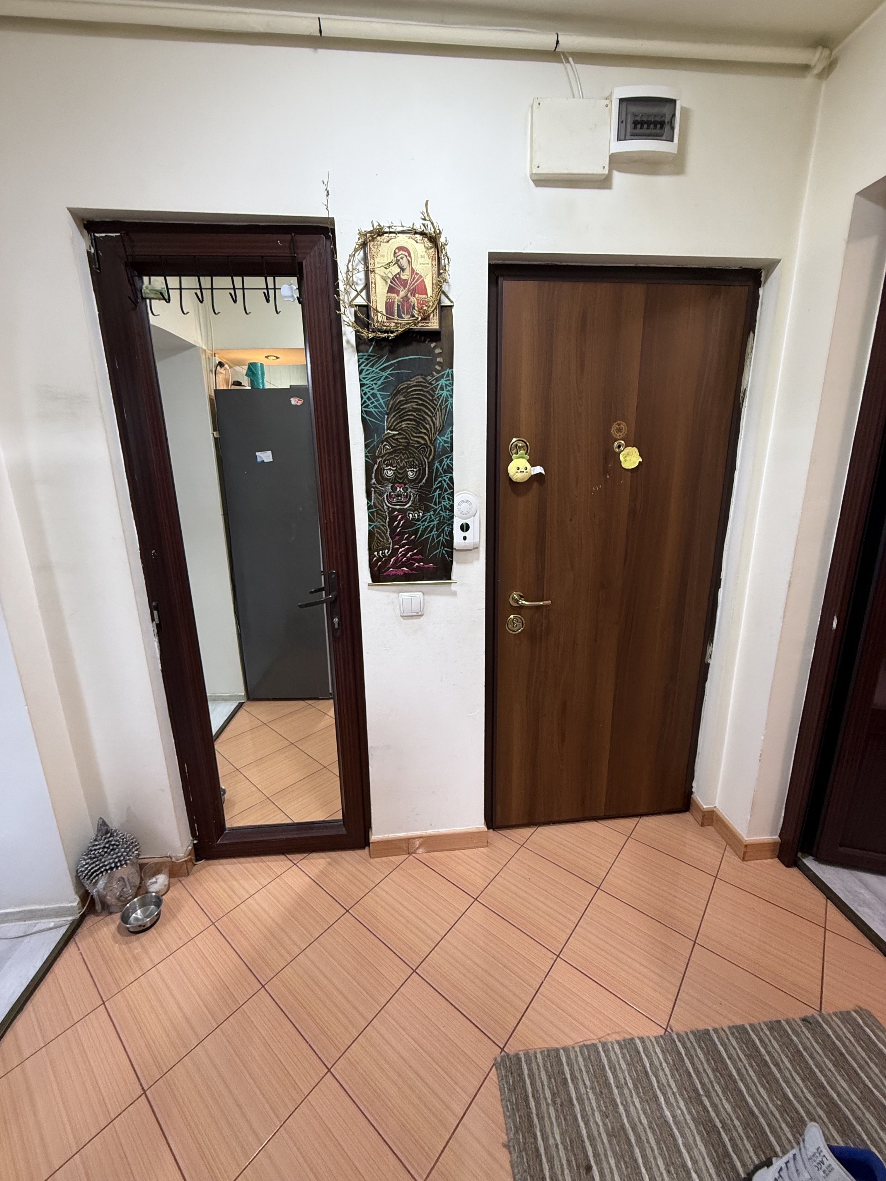 Apartament 3 cam modern complet renovat - mobilat Campina- central — fotografia 10