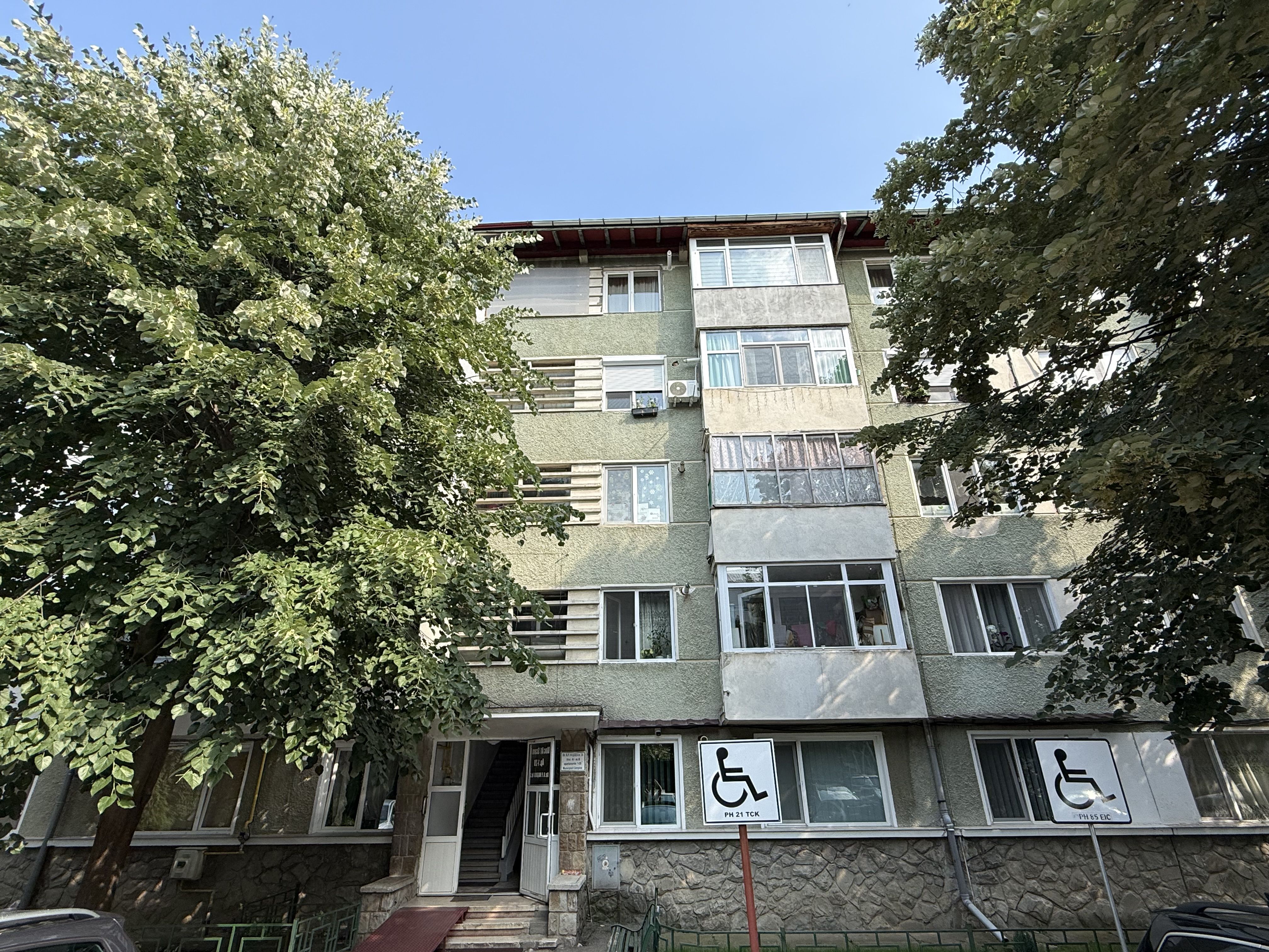Apartament 3 cam modern complet renovat - mobilat Campina- central — fotografia 18