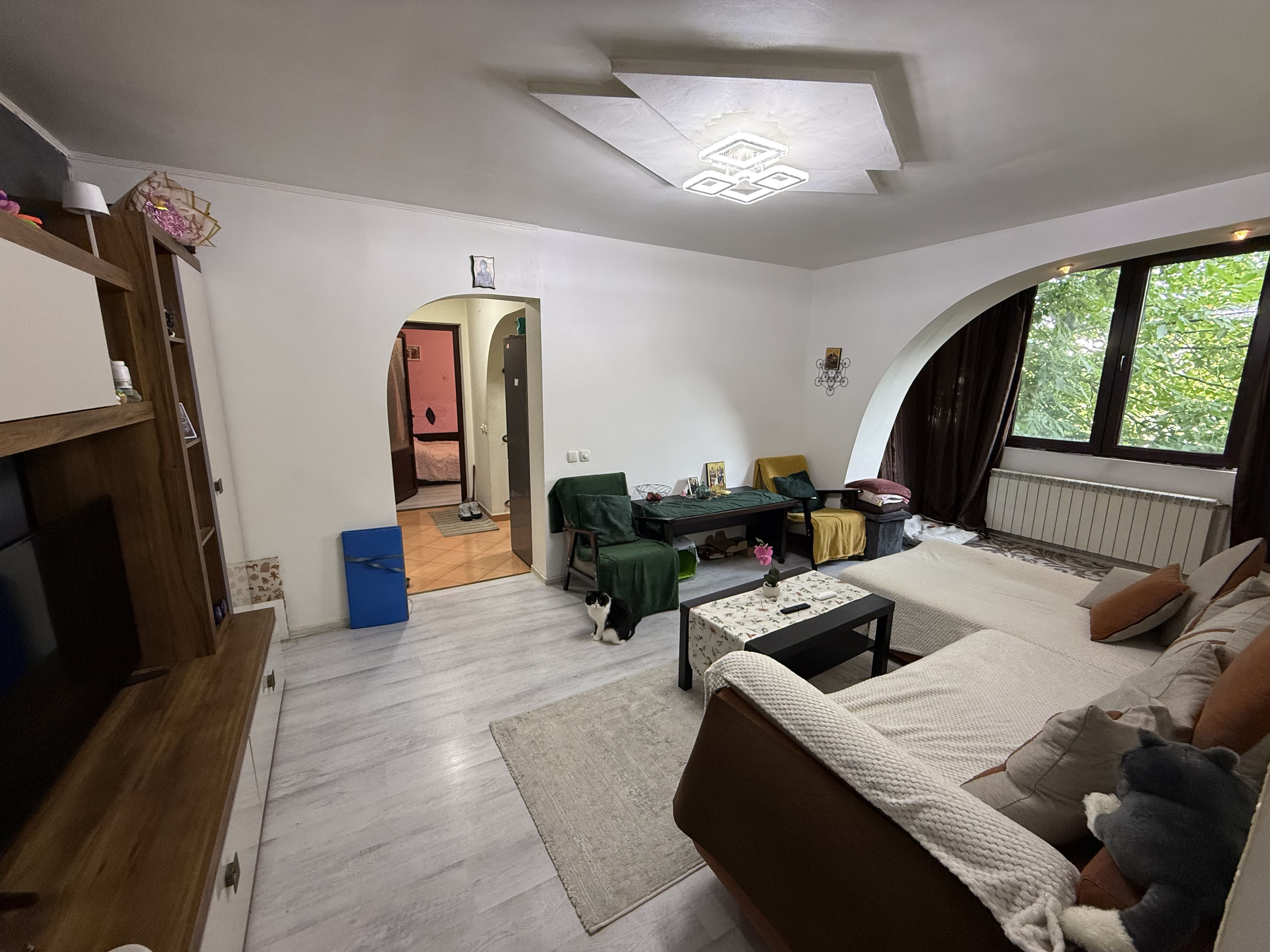 Apartament 3 cam modern complet renovat - mobilat Campina- central — fotografia 4
