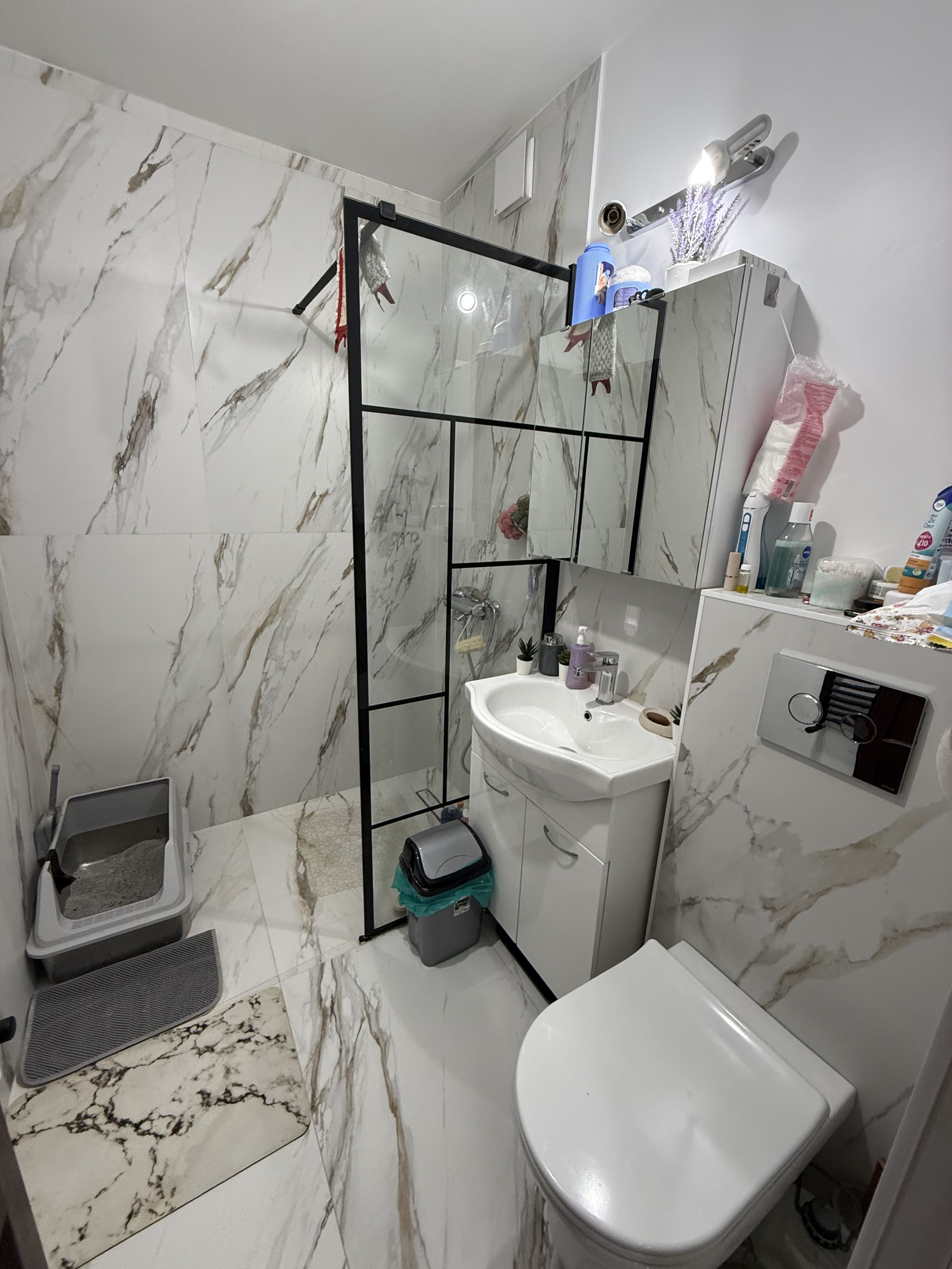 Apartament 3 cam modern complet renovat - mobilat Campina- central — fotografia 9