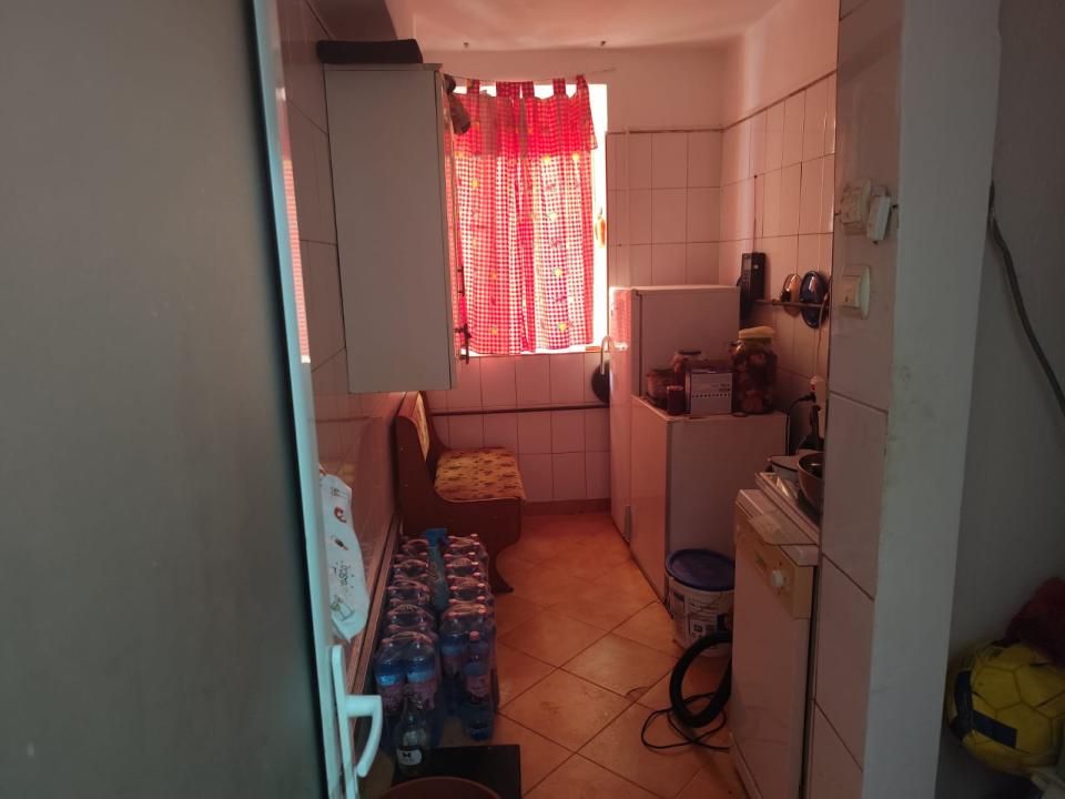 Apartament 2 camere parter  S.C. 52.95 mp Bloc Caramida ! — fotografia 3
