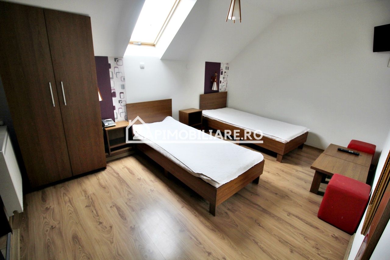 Pensiune P-E-M 9 camere,9 bai,1 bucatarie,teren 900 mp — fotografia 5