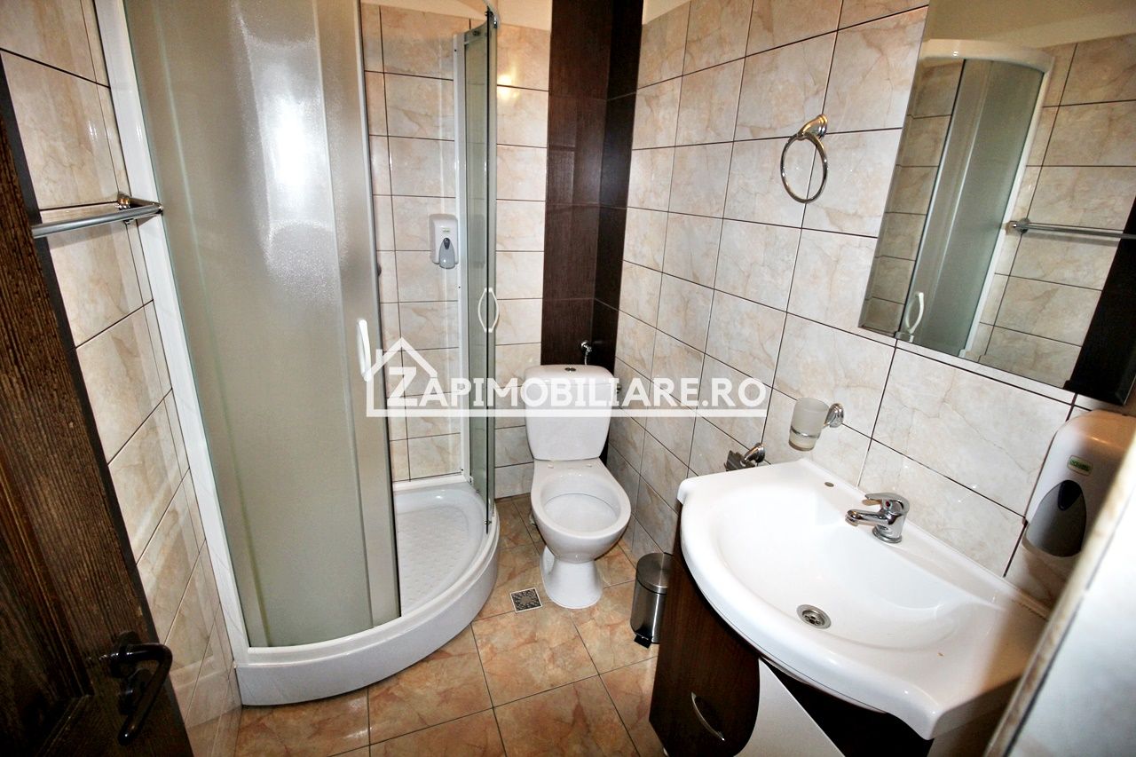 Pensiune P-E-M 9 camere,9 bai,1 bucatarie,teren 900 mp — fotografia 7