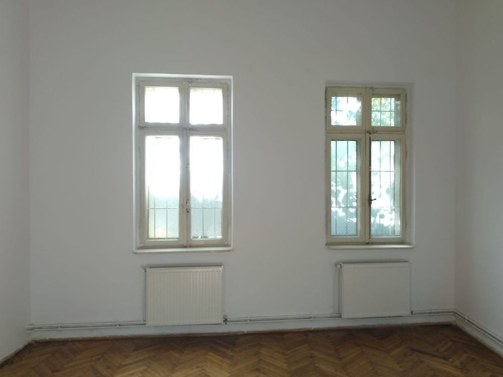 Inchiriez casa la curte in centru,zona Foisorul de Foc — fotografia 4