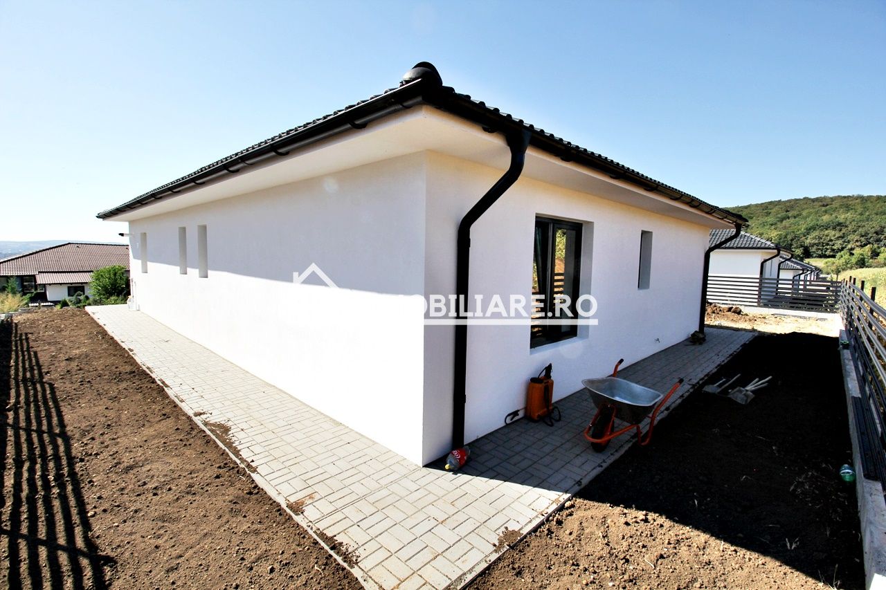 Casa pe 1 nivel,4 camere,2 bai,110 mp.1 dressing,500mp teren — fotografia 11