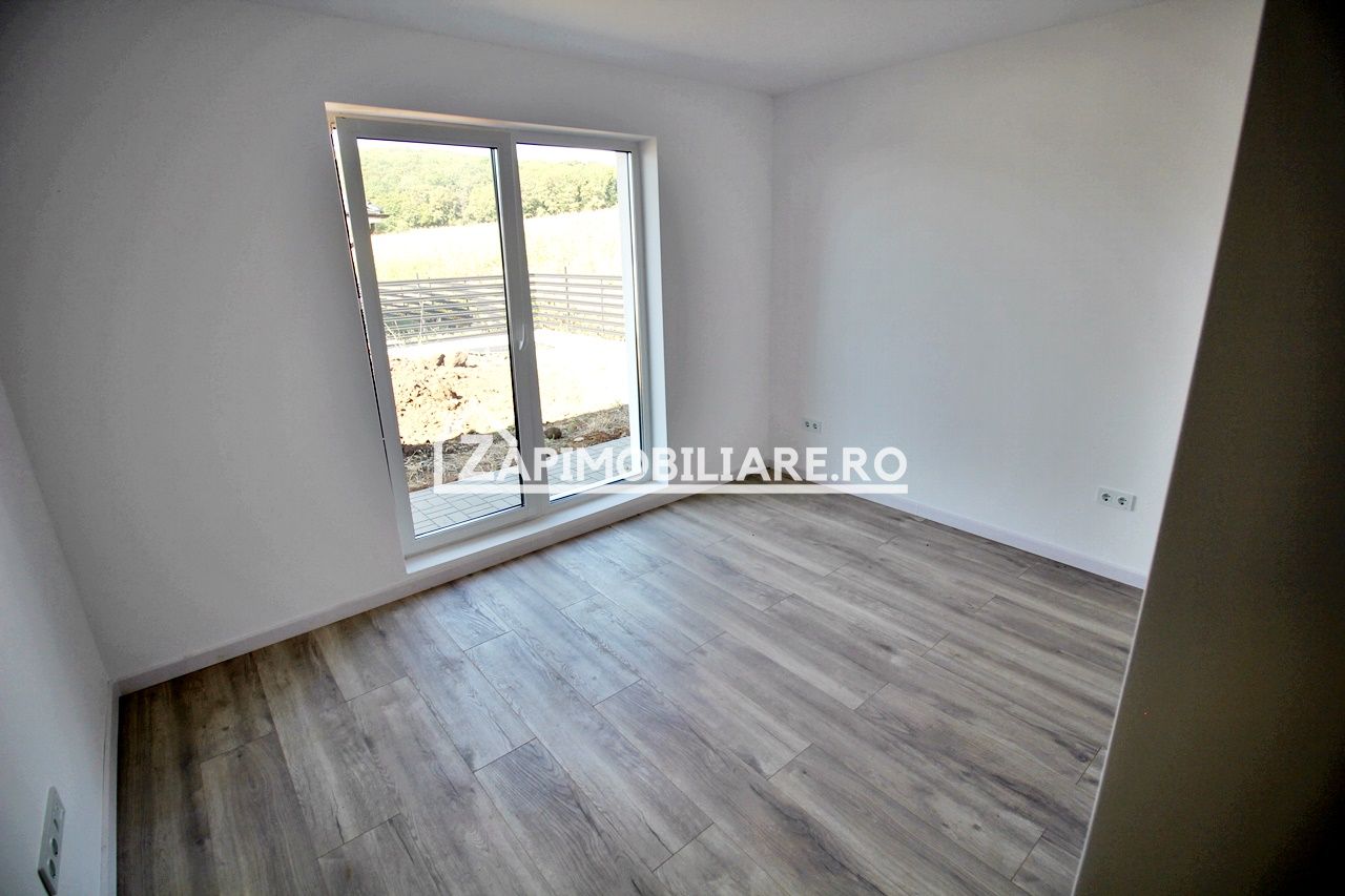 Casa pe 1 nivel,4 camere,2 bai,110 mp.1 dressing,500mp teren — fotografia 14