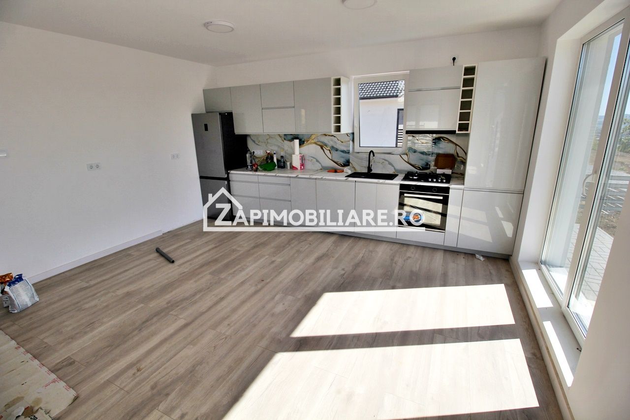 Casa pe 1 nivel,4 camere,2 bai,110 mp.1 dressing,500mp teren — fotografia 3