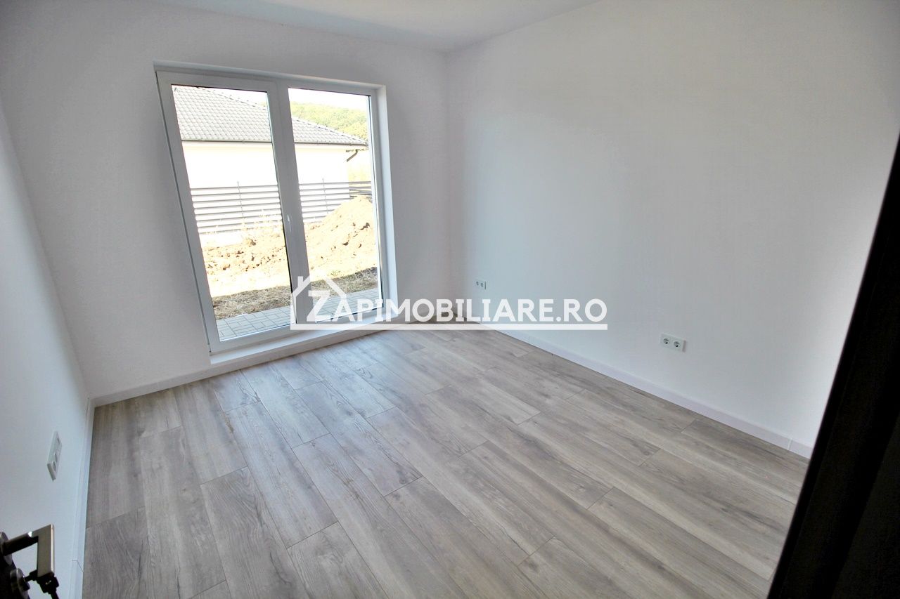 Casa pe 1 nivel,4 camere,2 bai,110 mp.1 dressing,500mp teren — fotografia 7