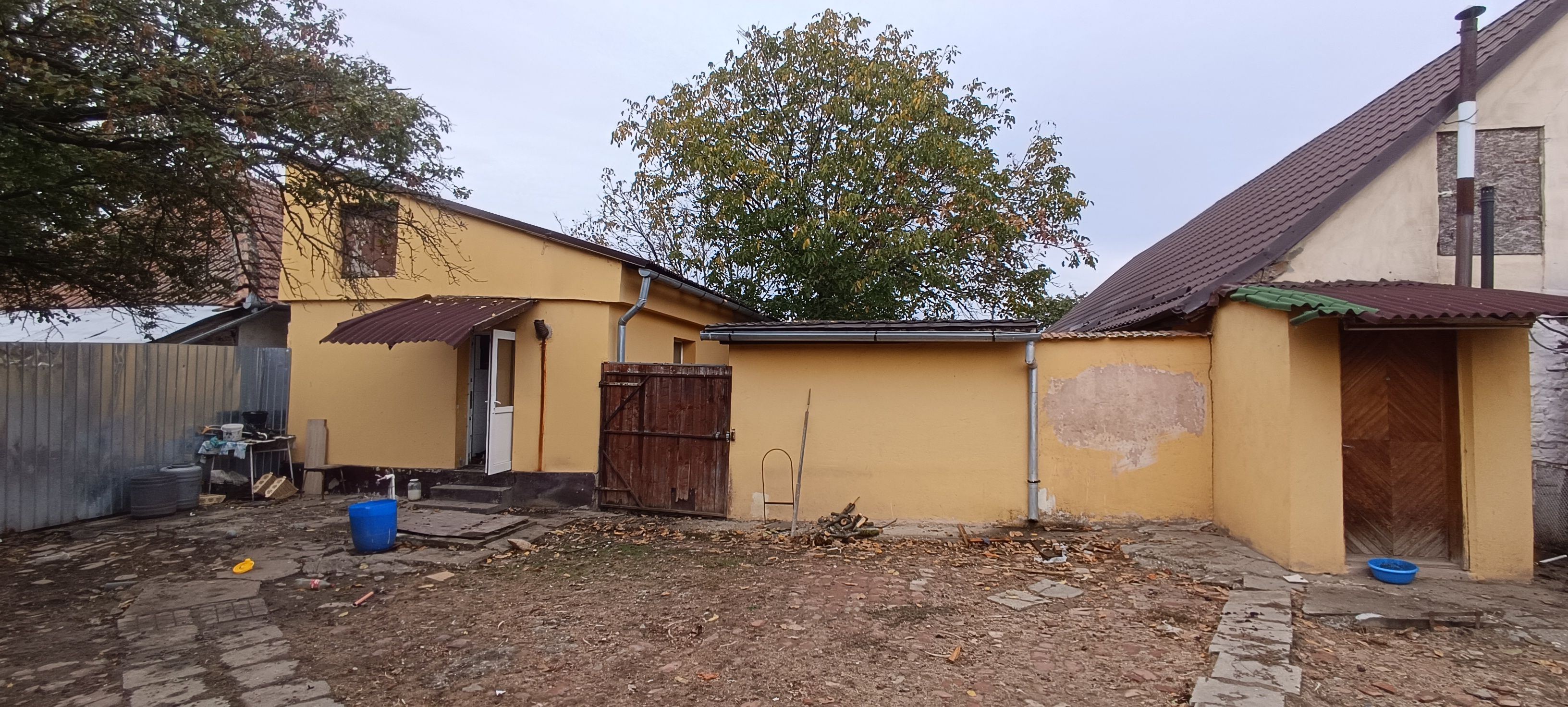 Casă spațioasă cu 4 camere , curte și teren generos în Mașloc — fotografia 3