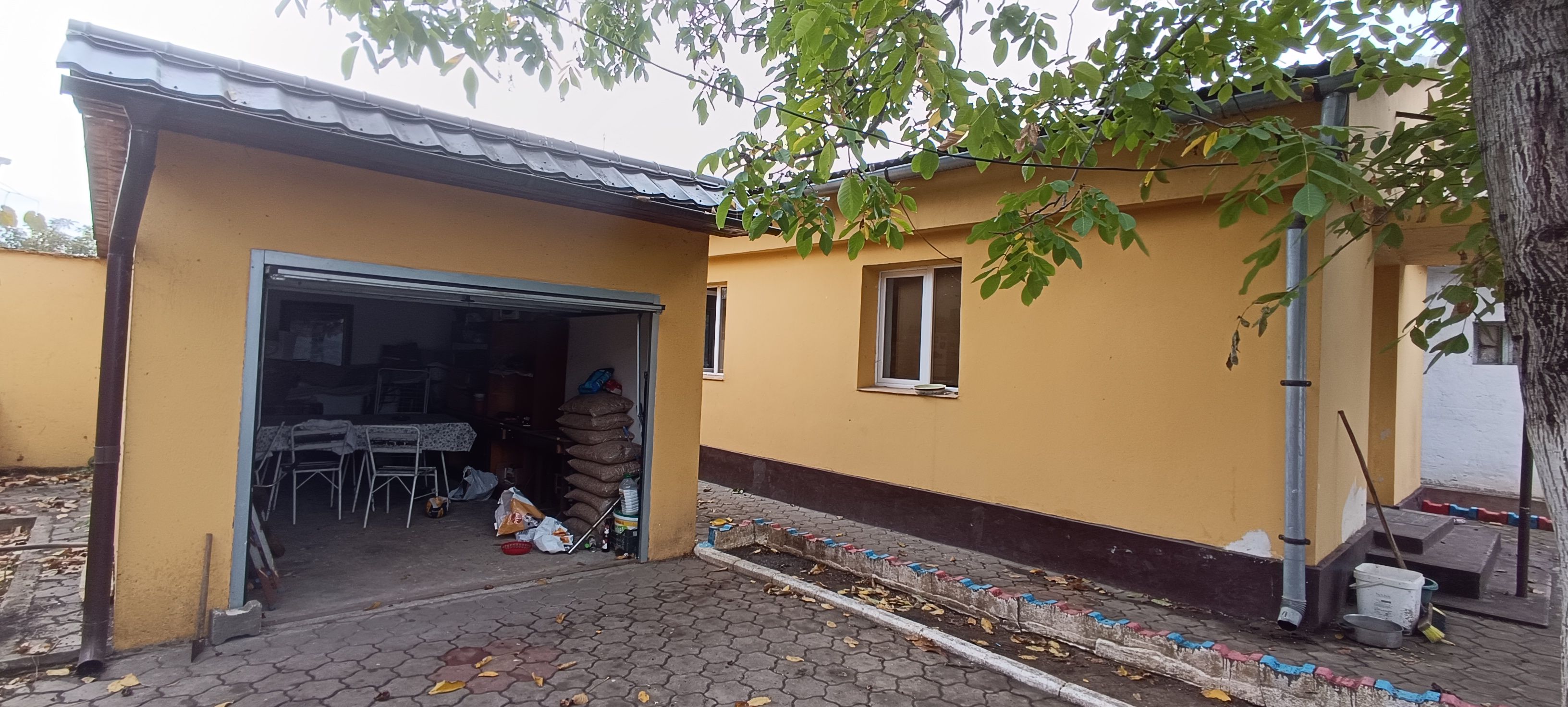 Casă spațioasă cu 4 camere , curte și teren generos în Mașloc — fotografia 4