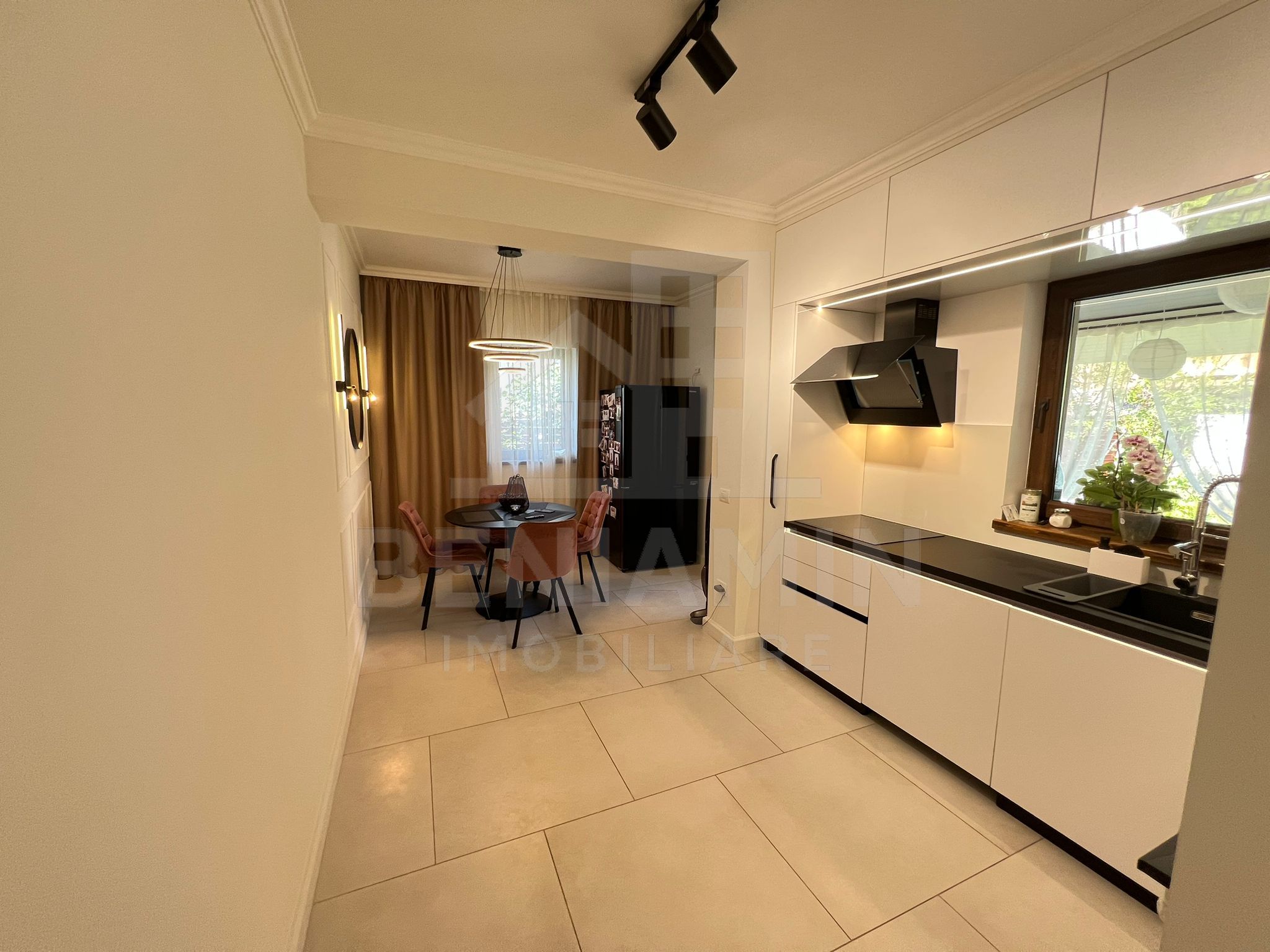Casa-4-Camere-165mp-Utili-480mp-Garaj-Teren-Bartolomeu-Brasov — fotografia 8