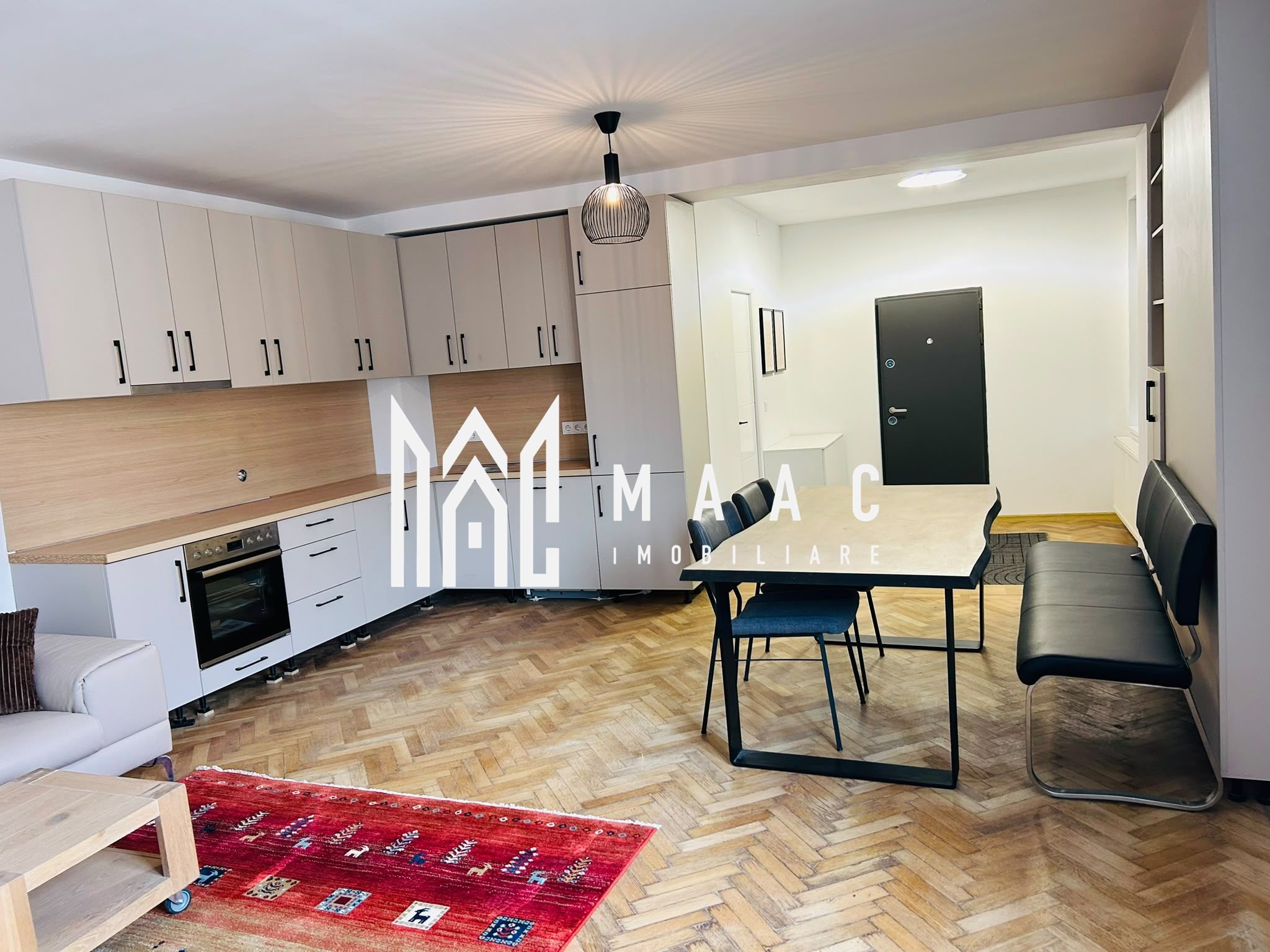 Apartament 2 camere de închiriat | Cisnădie, Central | Curte — fotografia 3