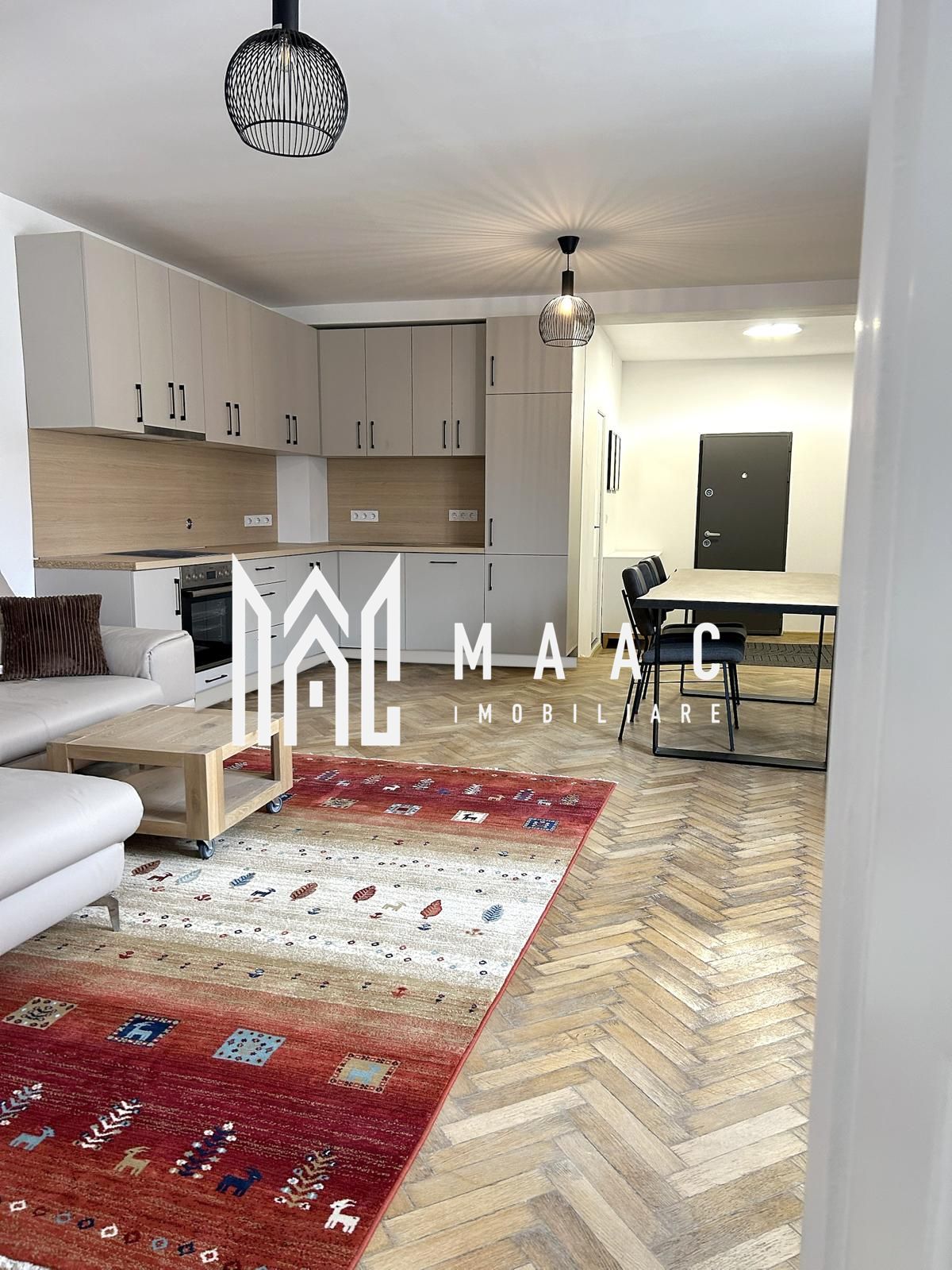 Apartament 2 camere de închiriat | Cisnădie, Central | Curte — fotografia 4