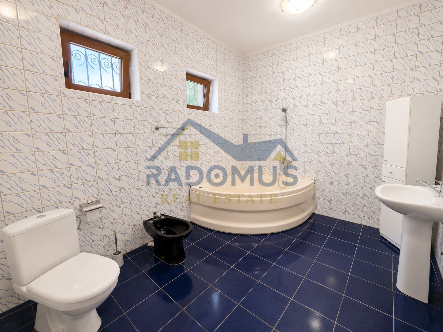 Vila 4 camere | Teren 532 mp | Piscina si foisor | Str. Lupeni — fotografia 18