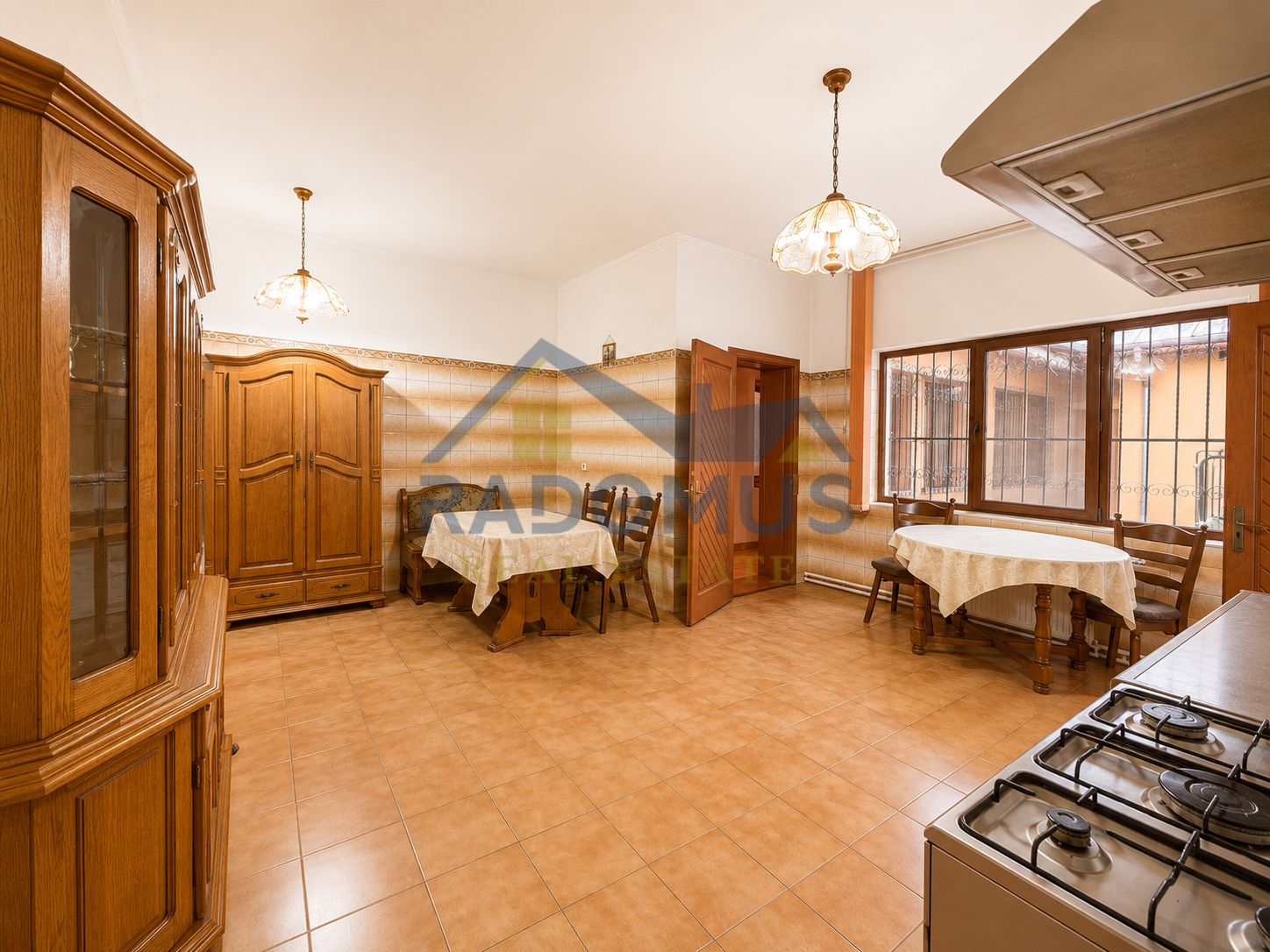 Vila 4 camere | Teren 532 mp | Piscina si foisor | Str. Lupeni — fotografia 5
