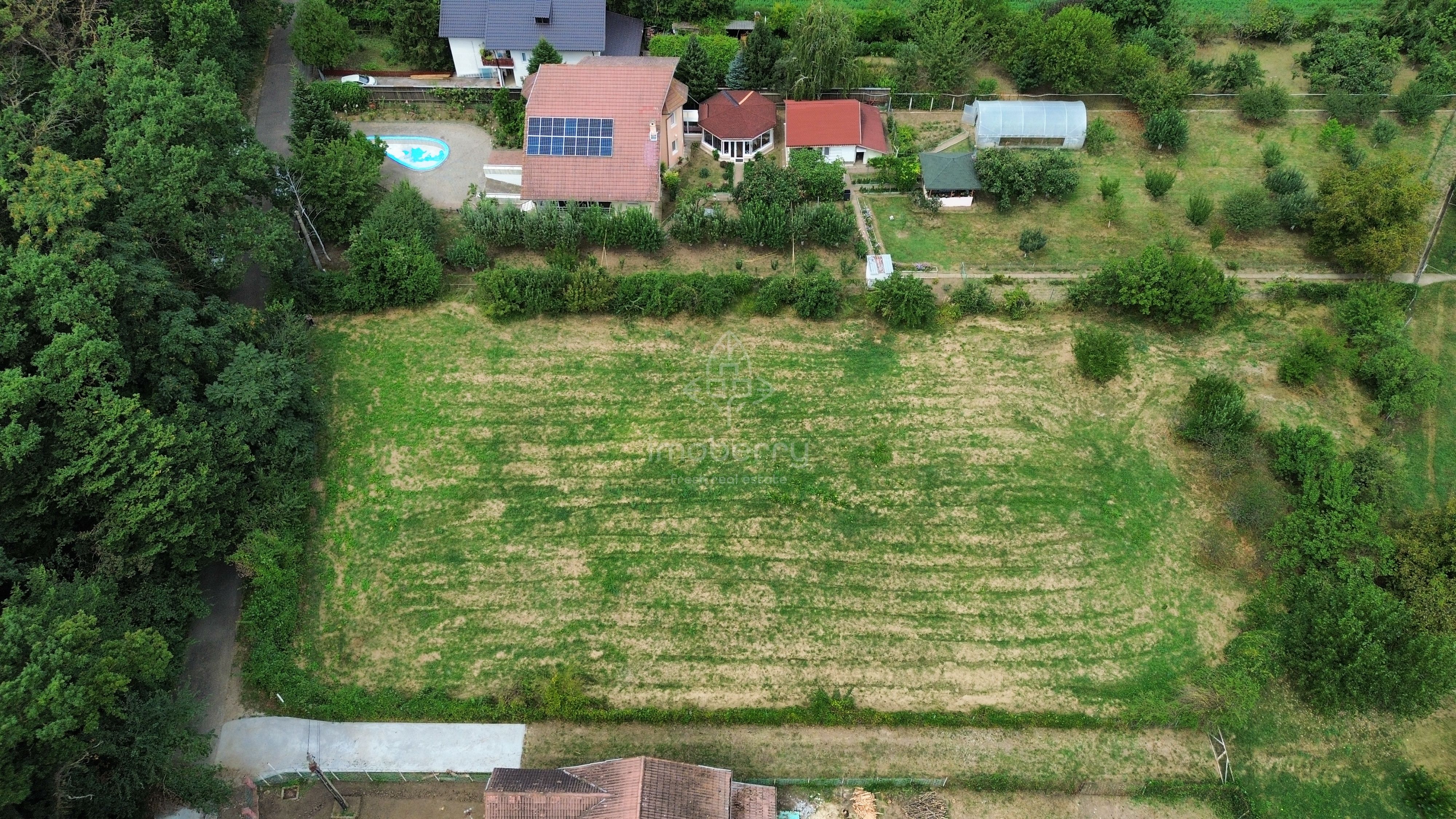 Vanzare teren 1000 mp, liniste si aer curat