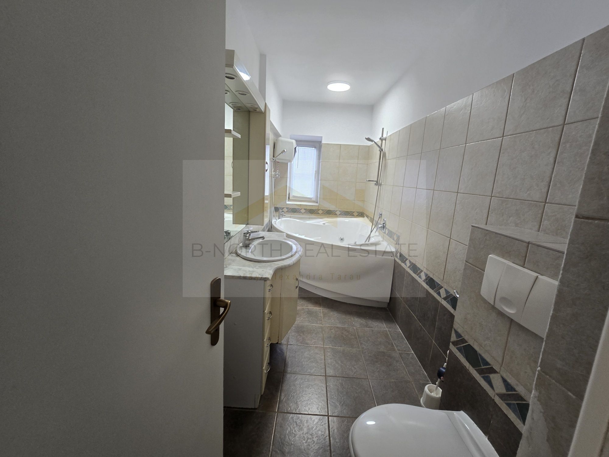 Apartament cu 4 camere de tip Duplex - Bvd. Unirii - Zona centrala — fotografia 6