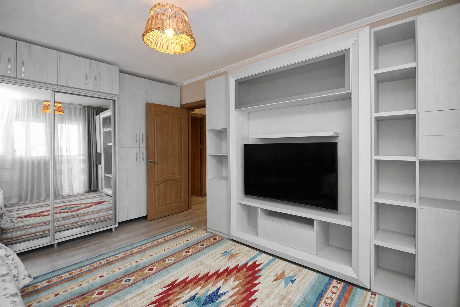 Apartament cu 3 camere, 2 băi și balcon închis | Exercițiu — fotografia 6