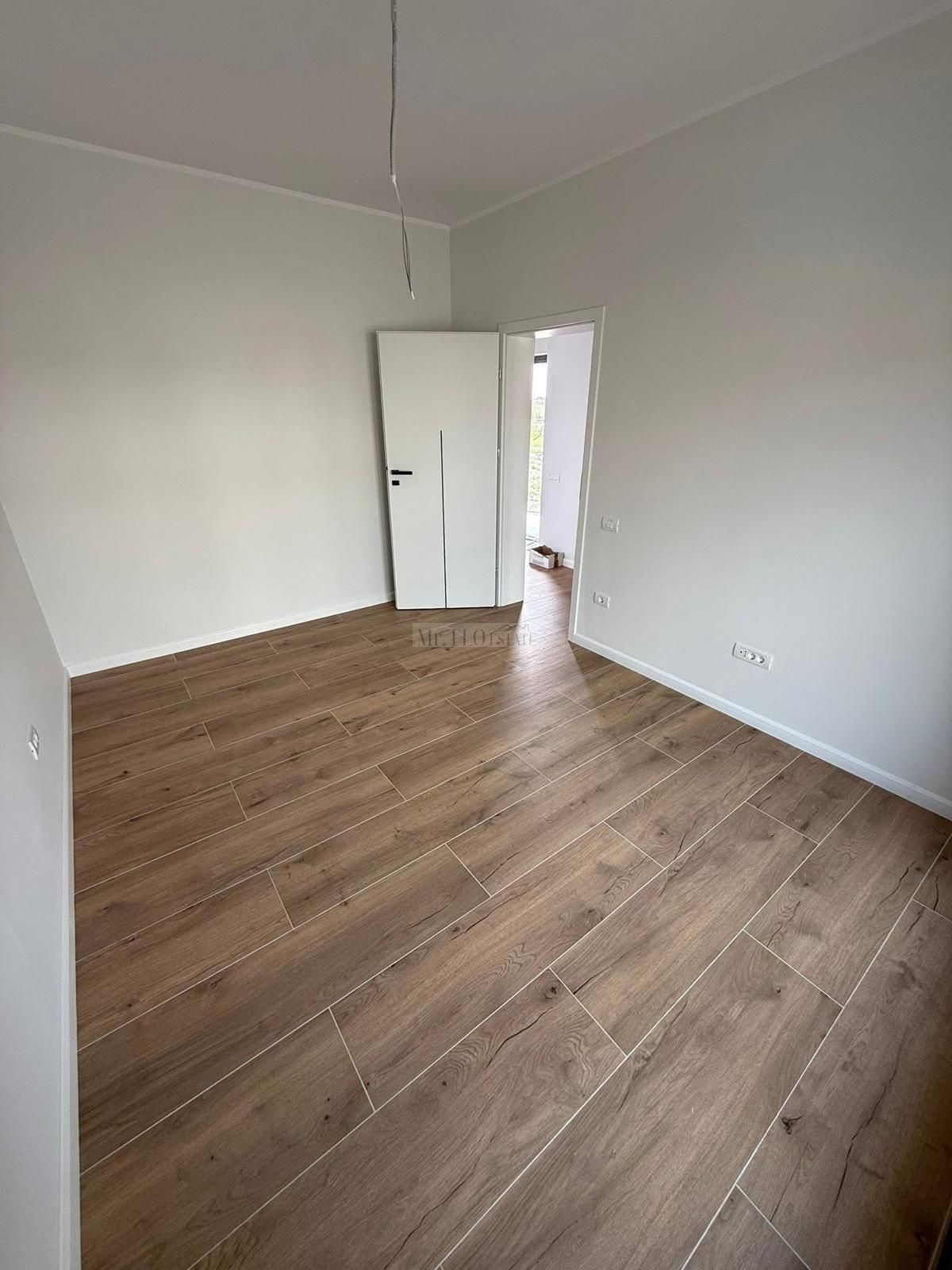 Vand Duplex pe parter 3 camere Mosnita Noua cu Canalizare Comision 0 — fotografia 11
