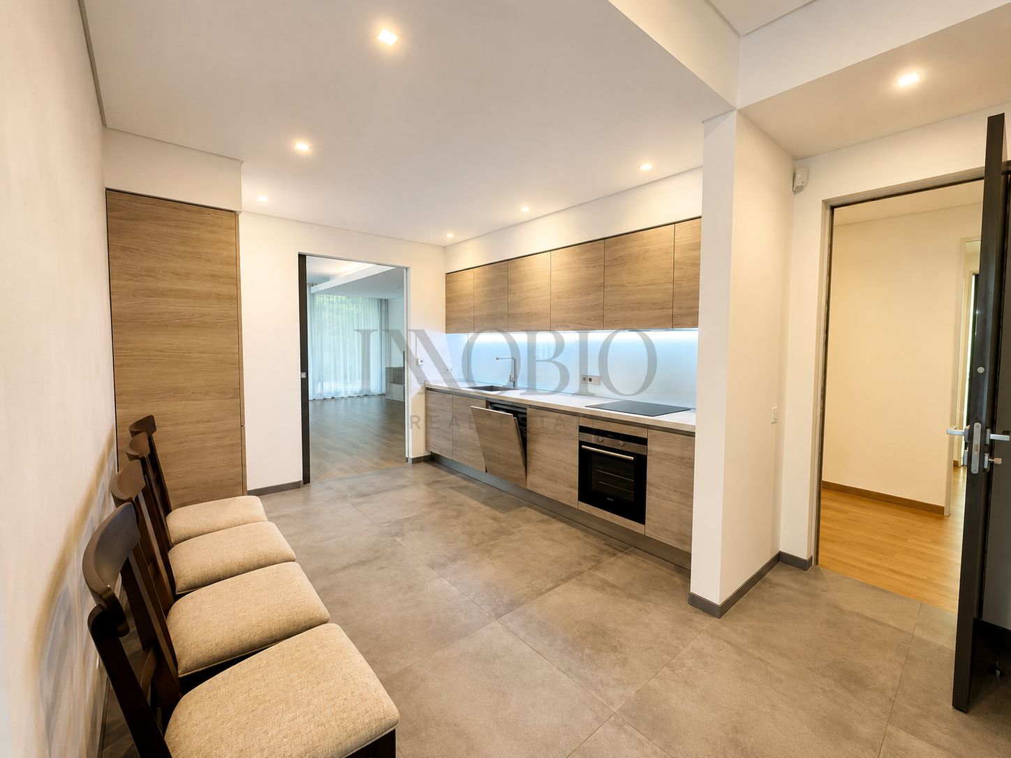 Apartament 4 camere cu curte generoasă — fotografia 5