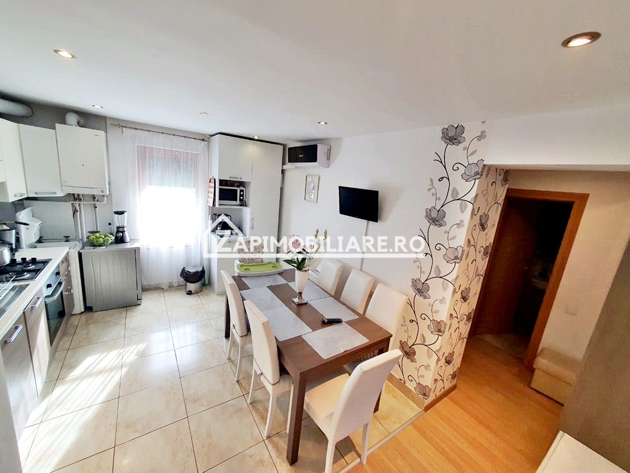 Apartament 3 camere,2 bai,74 mp utili,et 3 — fotografia 3