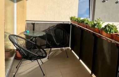Un apartament în care priveliștea către Tâmpa face parte din experiența de zi cu — fotografia 2