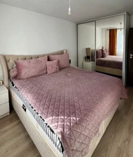 Un apartament în care priveliștea către Tâmpa face parte din experiența de zi cu — fotografia 6