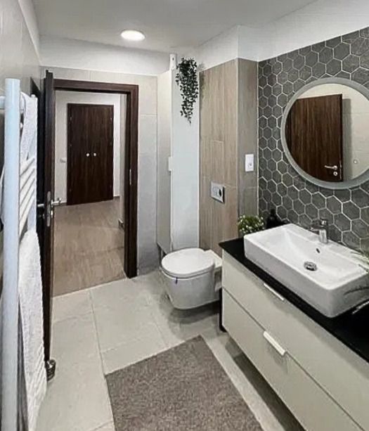 Un apartament în care priveliștea către Tâmpa face parte din experiența de zi cu — fotografia 9