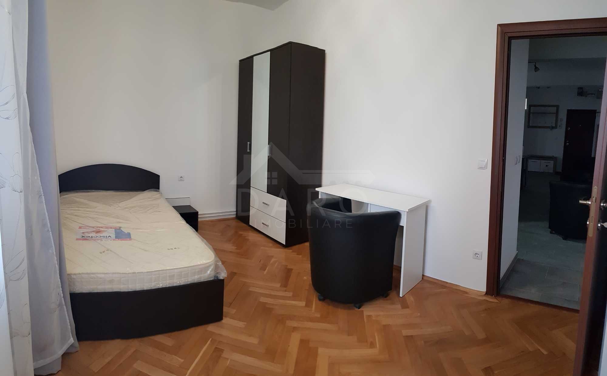 Închiriez apartament 4 camere zona rezidențială — fotografia 4
