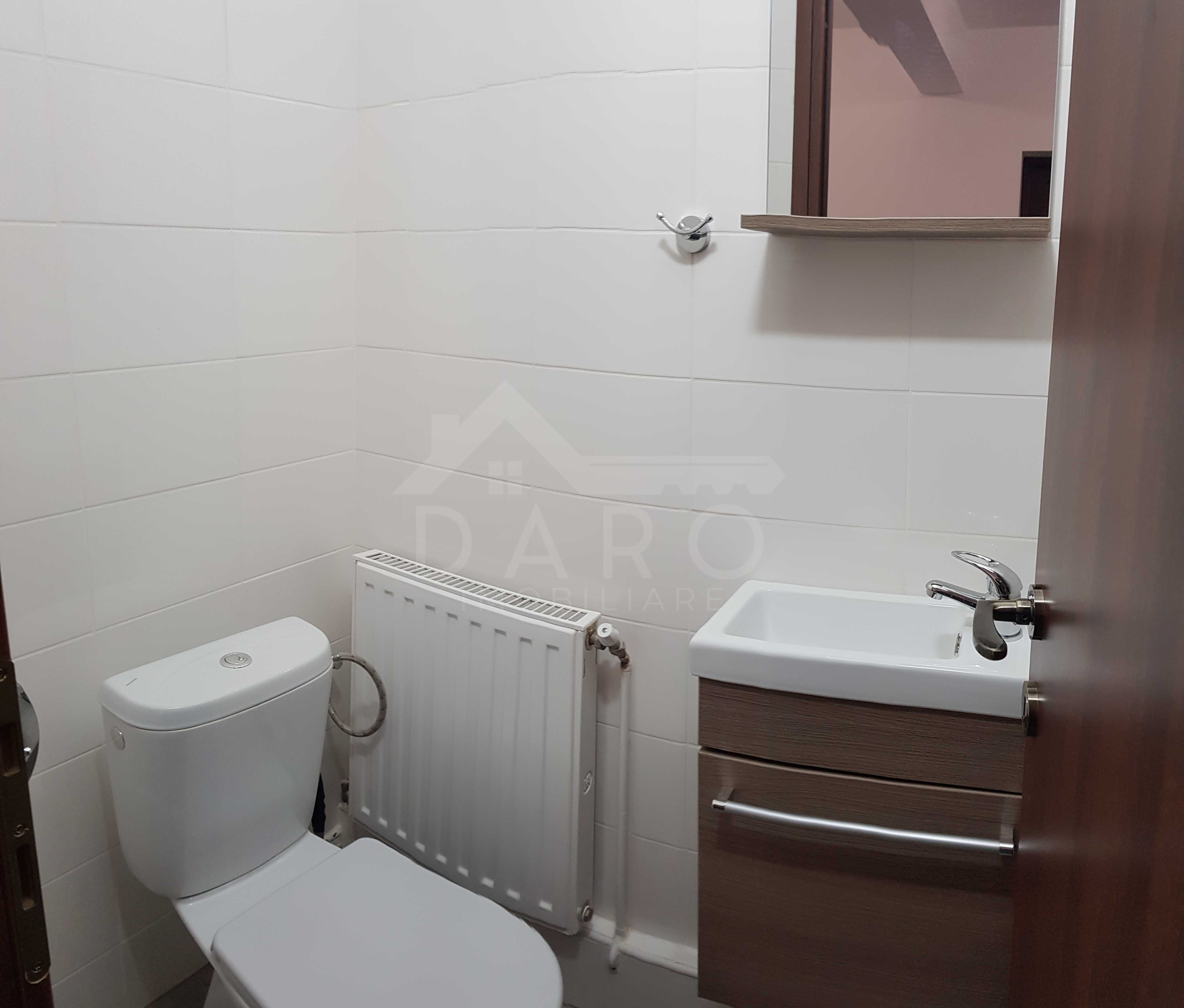 Închiriez apartament 4 camere zona rezidențială — fotografia 8