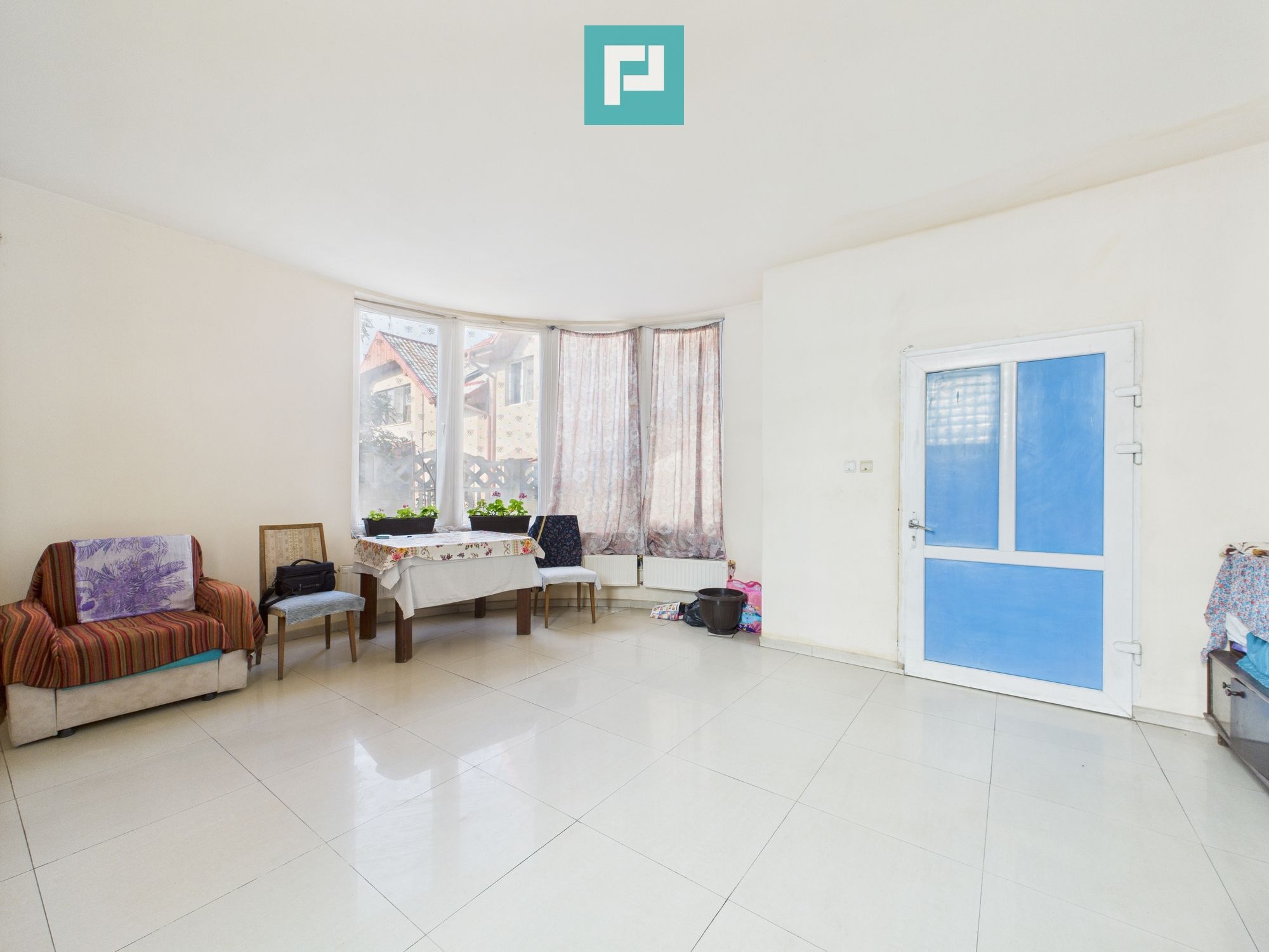 Casă P+E+M în zona Mehala pe arteră principală — fotografia 6