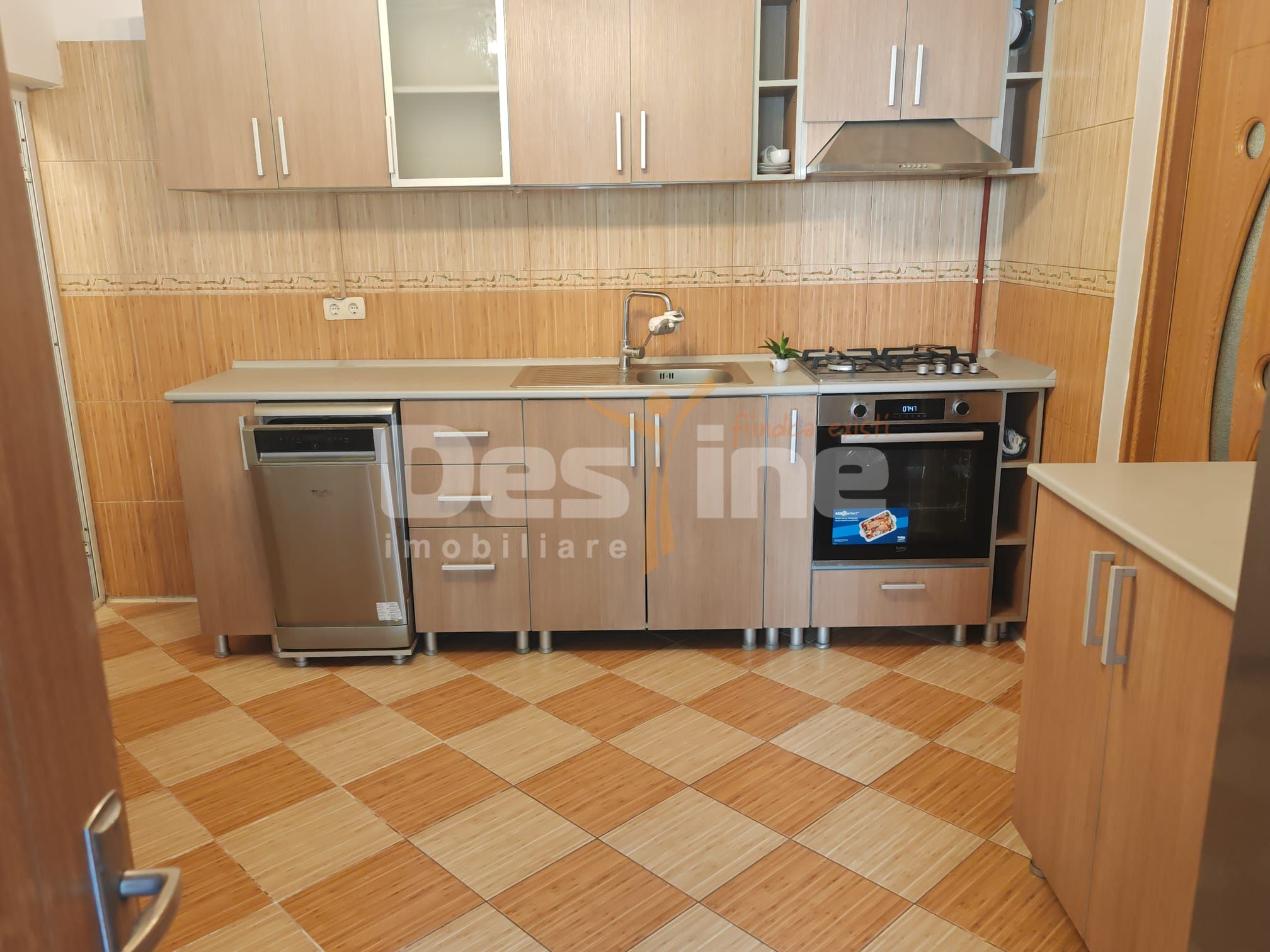 Casă spațioasă cu 7 camere, ideală pentru familie numeroasa — fotografia 26