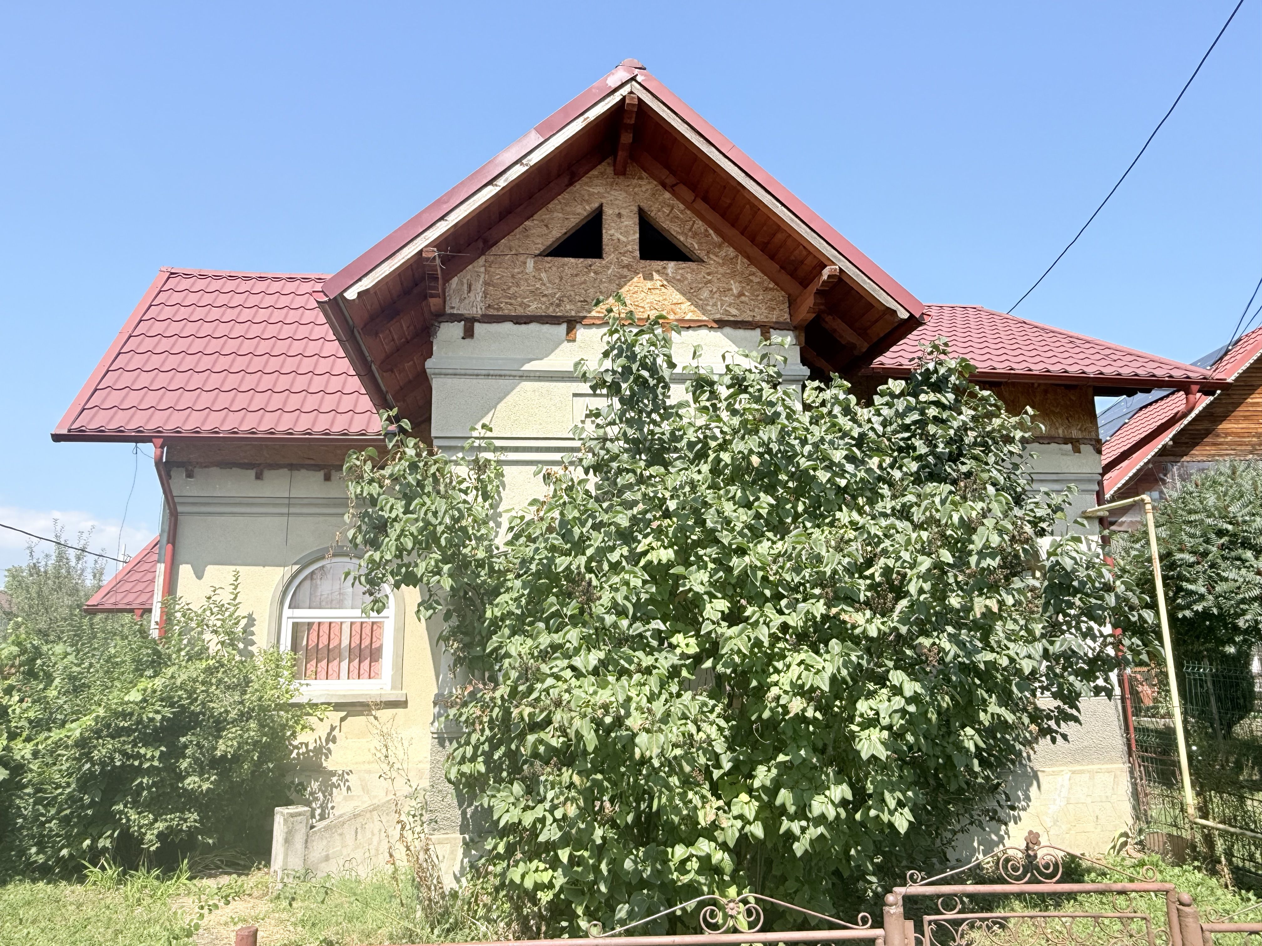 Casa interbelică cu arhitectură deosebită+Anexa și teren 1570 mp