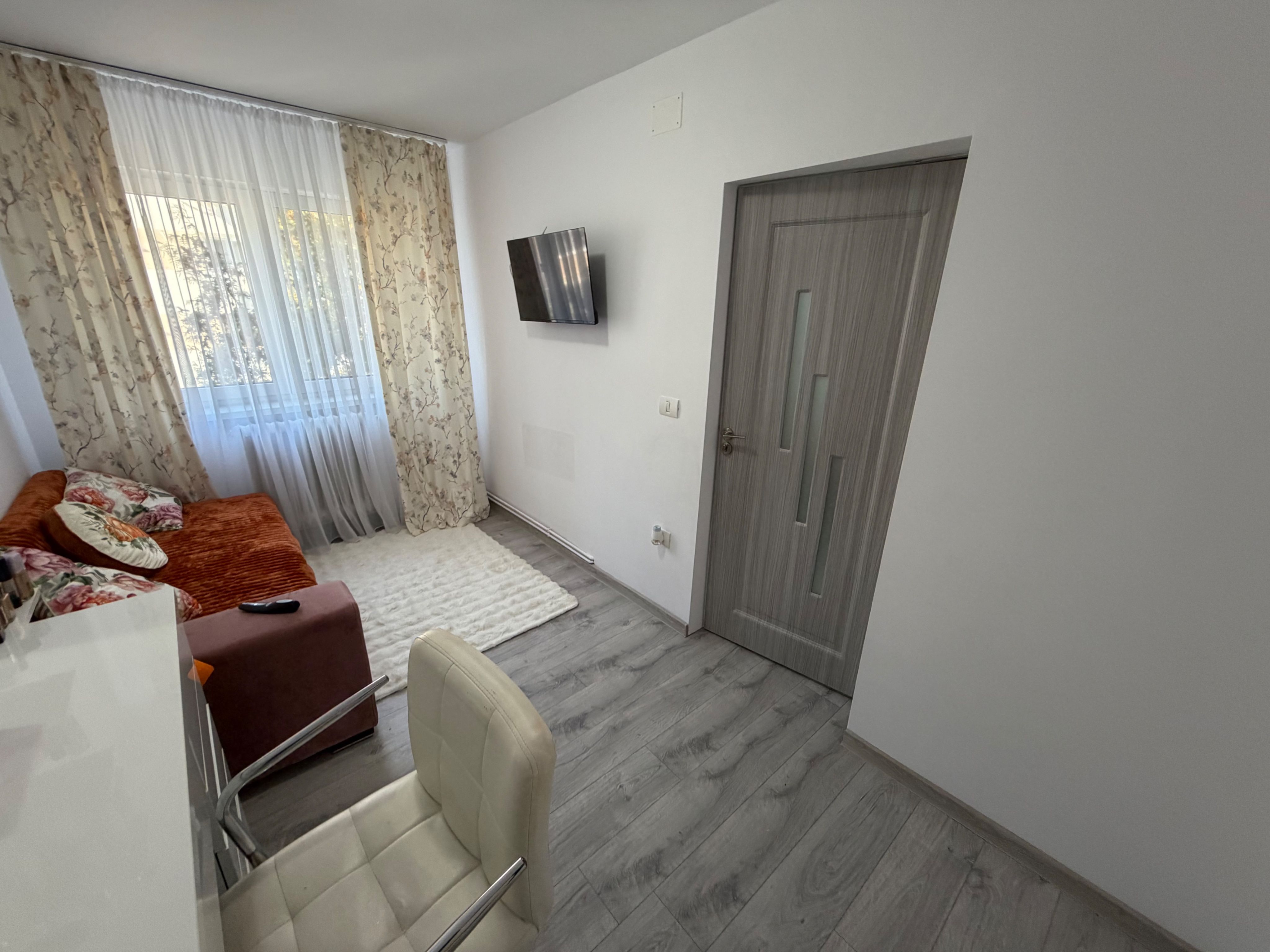 Apartament 3 camere, etaj 2 - Cugir — fotografia 6