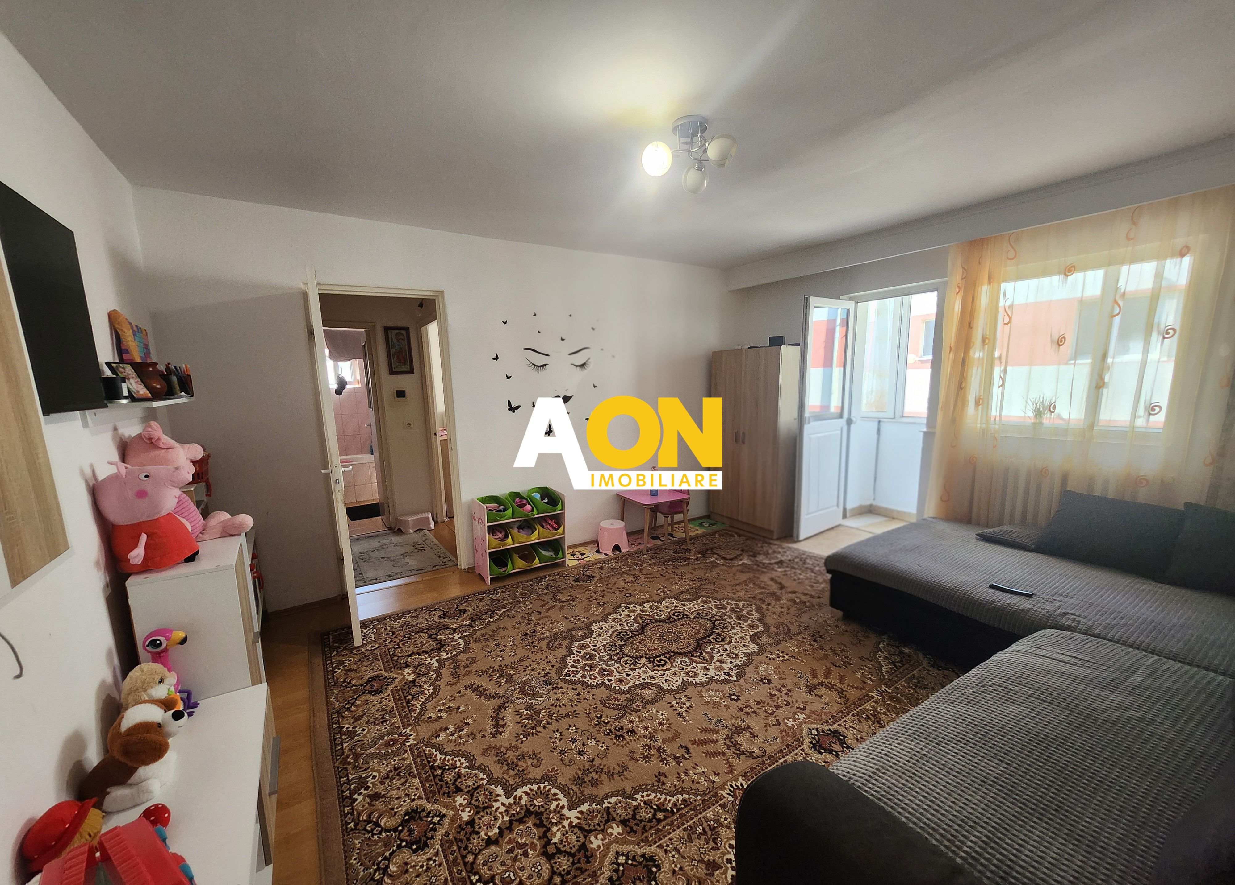 De vanzare apartament 3 camere, etaj intermediar, Cetate