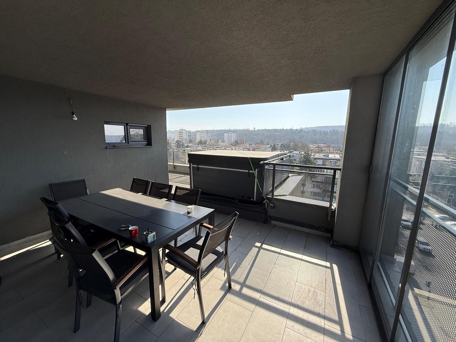 Apartament bloc NOU,4 camere,3 bai,2 terase,parcare privată — fotografia 7