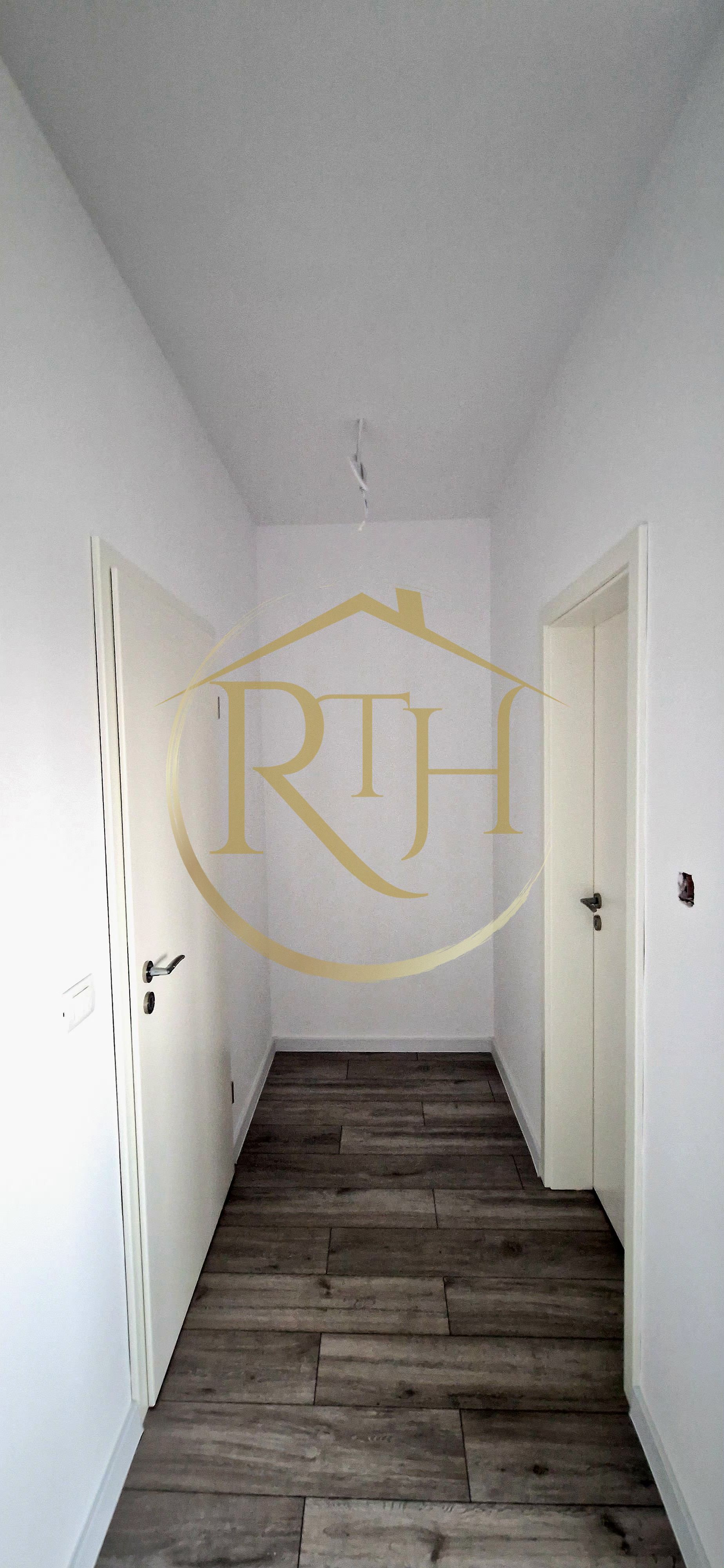 Duplex de vanzare cu 4 camere,2 bai,250 mp teren-Mosnita Veche zona Centrala. — fotografia 16