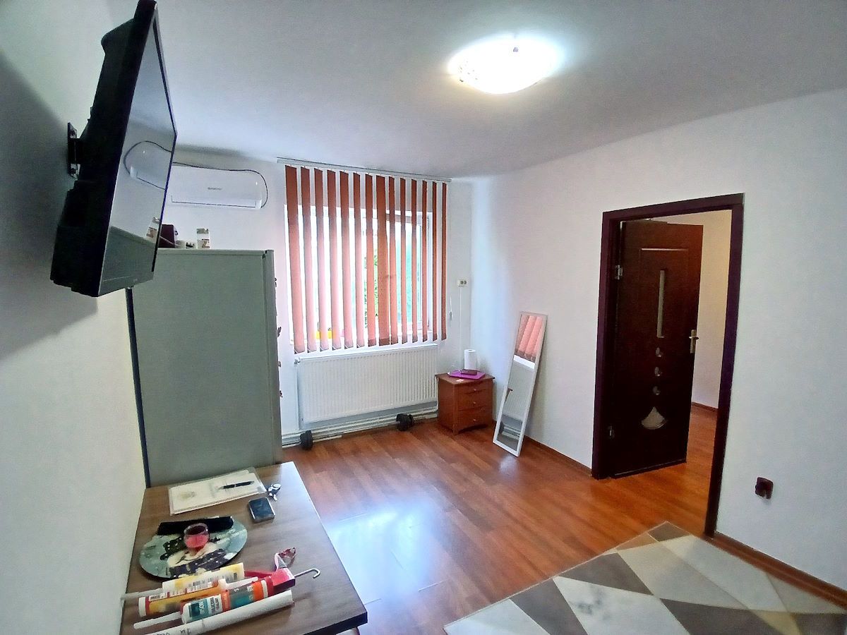 Apartament 2 camere Tecuci etaj 1 – zonă centrală — fotografia 3