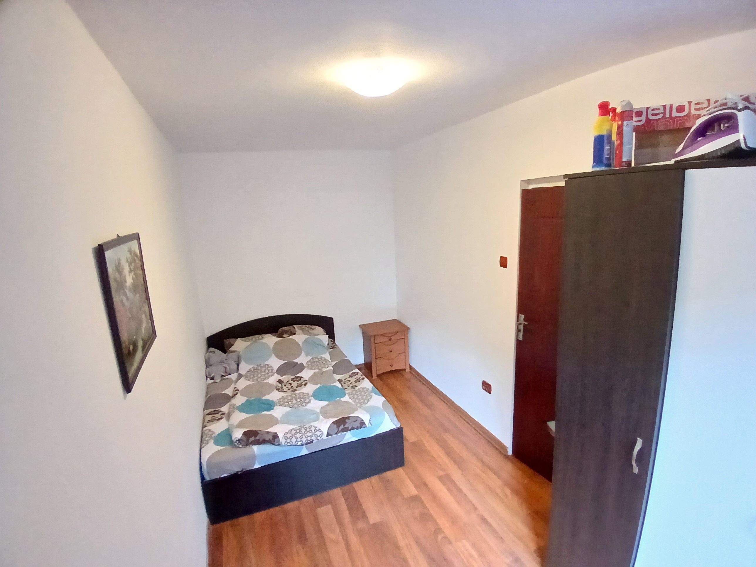 Apartament 2 camere Tecuci etaj 1 – zonă centrală — fotografia 4
