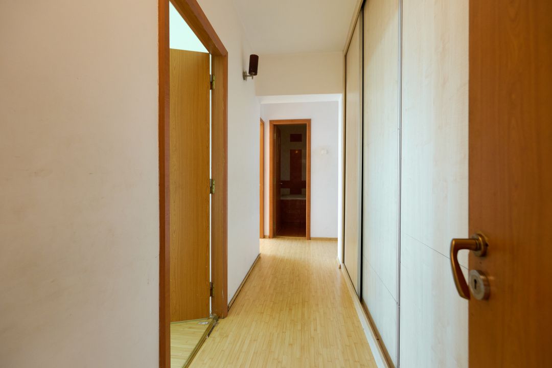Apartament 4 Camere Decomandat | Craiovei | 3 Balcoane | Parcare — fotografia 8