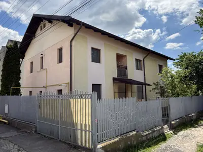 Vila construită in 2010 - P+1+pod - S=236 mp și curte 238 mp Campina!