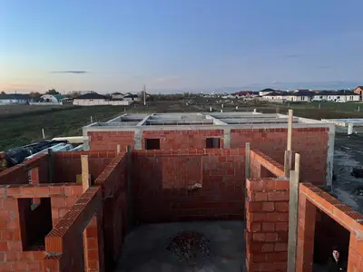 Casă de vânzare.