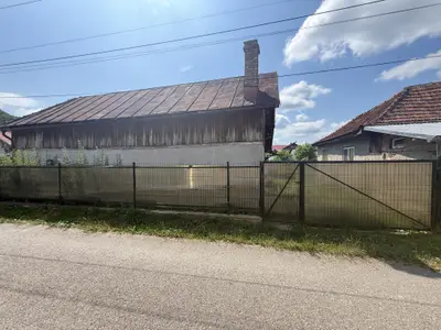 Casă + anexă și teren intravilan 813 mp cu toate utilitățile !