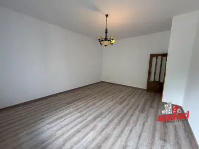 Casă singur în curte 4 camere de închiriat în Târgu Mureș