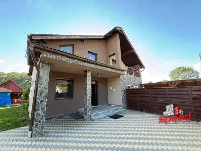 Casă singur în curte 4 camere de închiriat în Mureș - Corunca