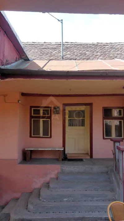 casa la tara in localitate la 30 kilometri de oras