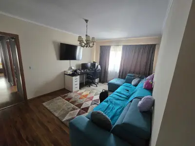BRASADAS vinde ap 4 cam decomandat cu vedere deosebită