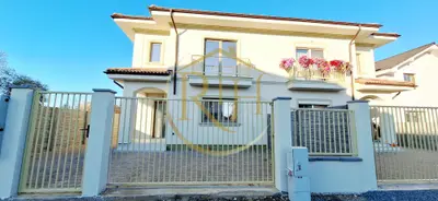 Oferim spre vanzare casa-duplex cu 4 camere si 3 bai situata in Giroc