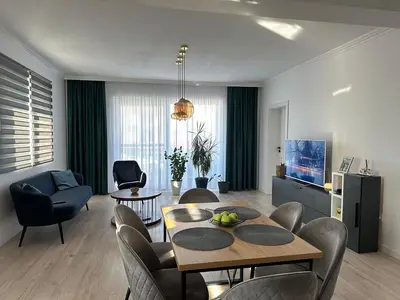 Vând apartament cu trei camere