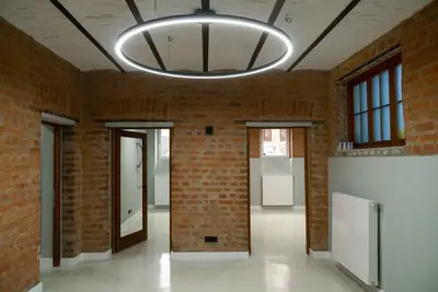 Ag BRASADAS închiriază ap 7 cam Armeneasca.
